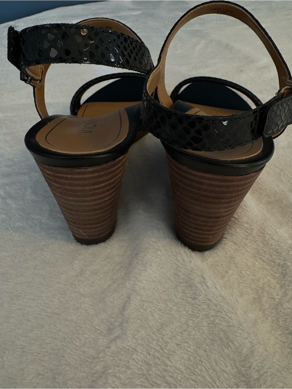 Vionic Emmy Wedge Sandal - Black Lizard Embossed Strappy Sandal Size 8.5 - Picture 2 of 7